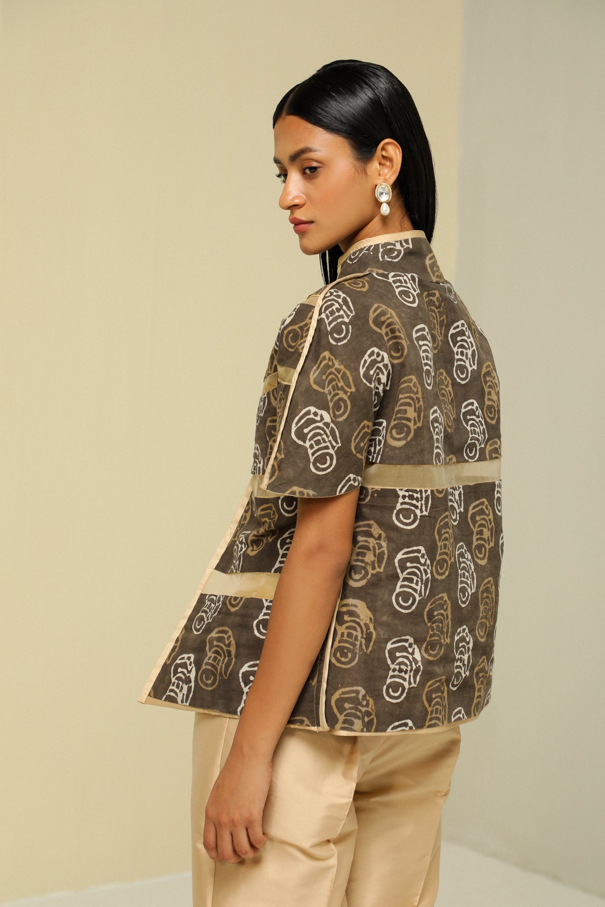 GOLD STRIPE LIGHT WEIGHT REVERSIBLE SHORT JACKET