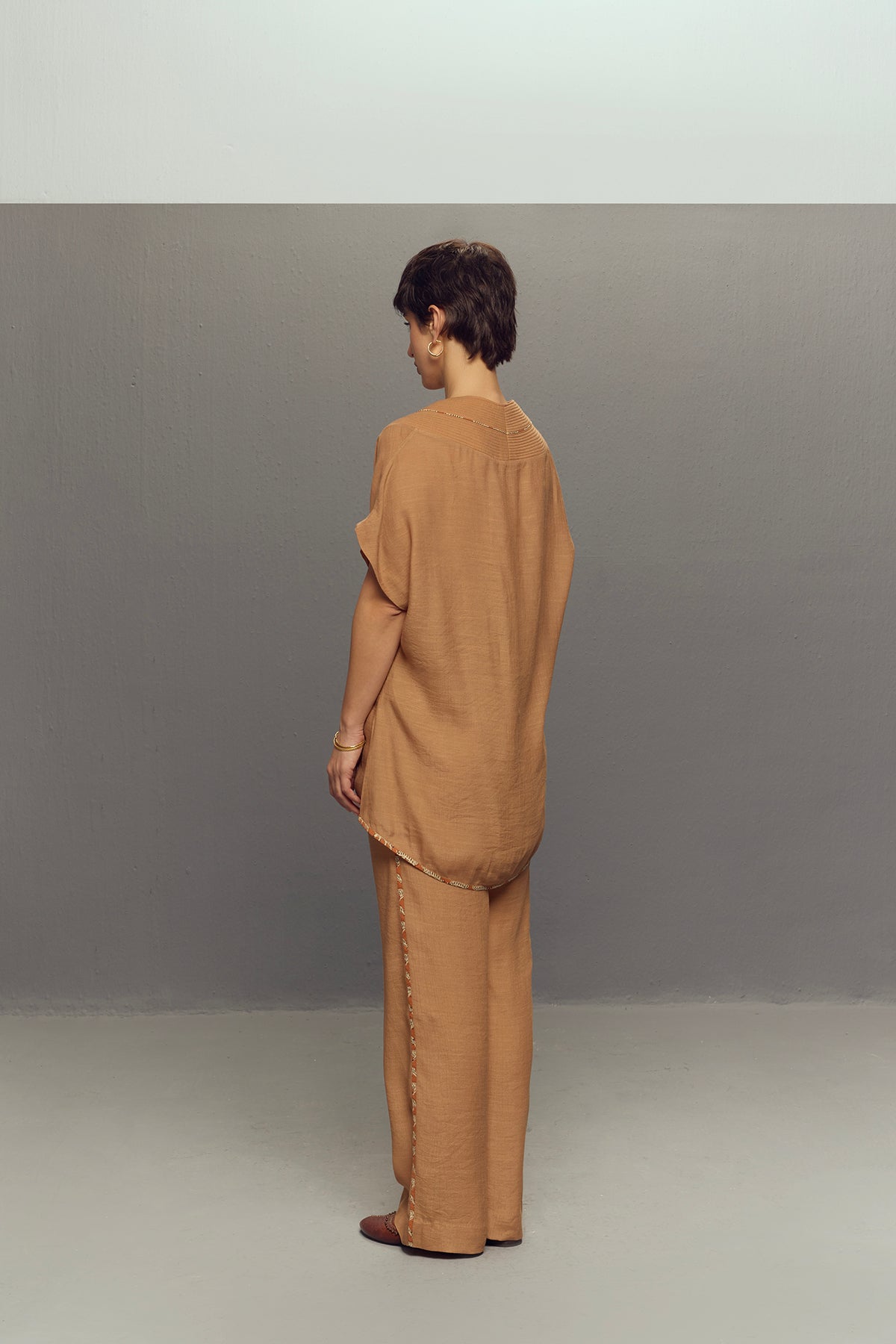 WAVE BEIGE CREPE LINEN TOP