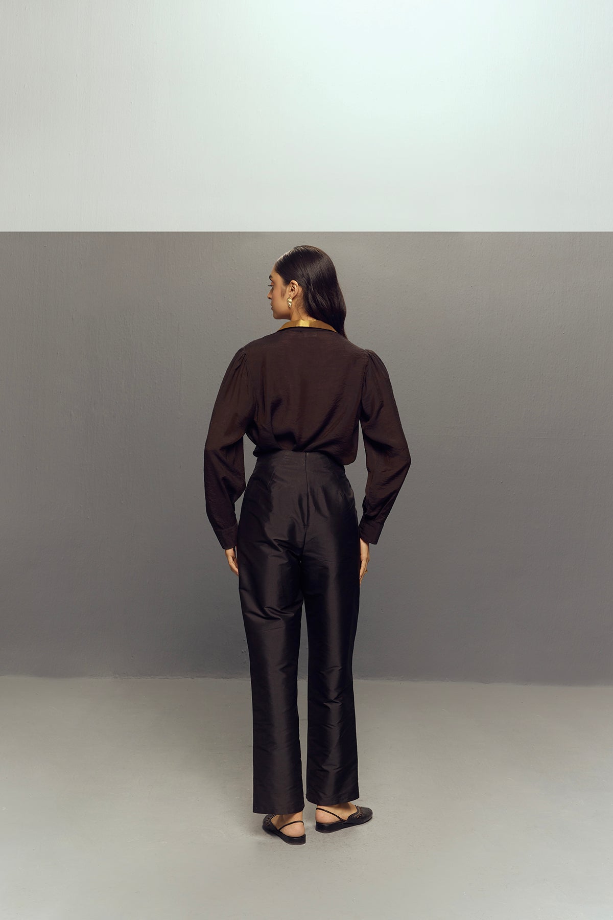 CLASSIC BLACK TOP WITH GOLD COLLAR & PANTS