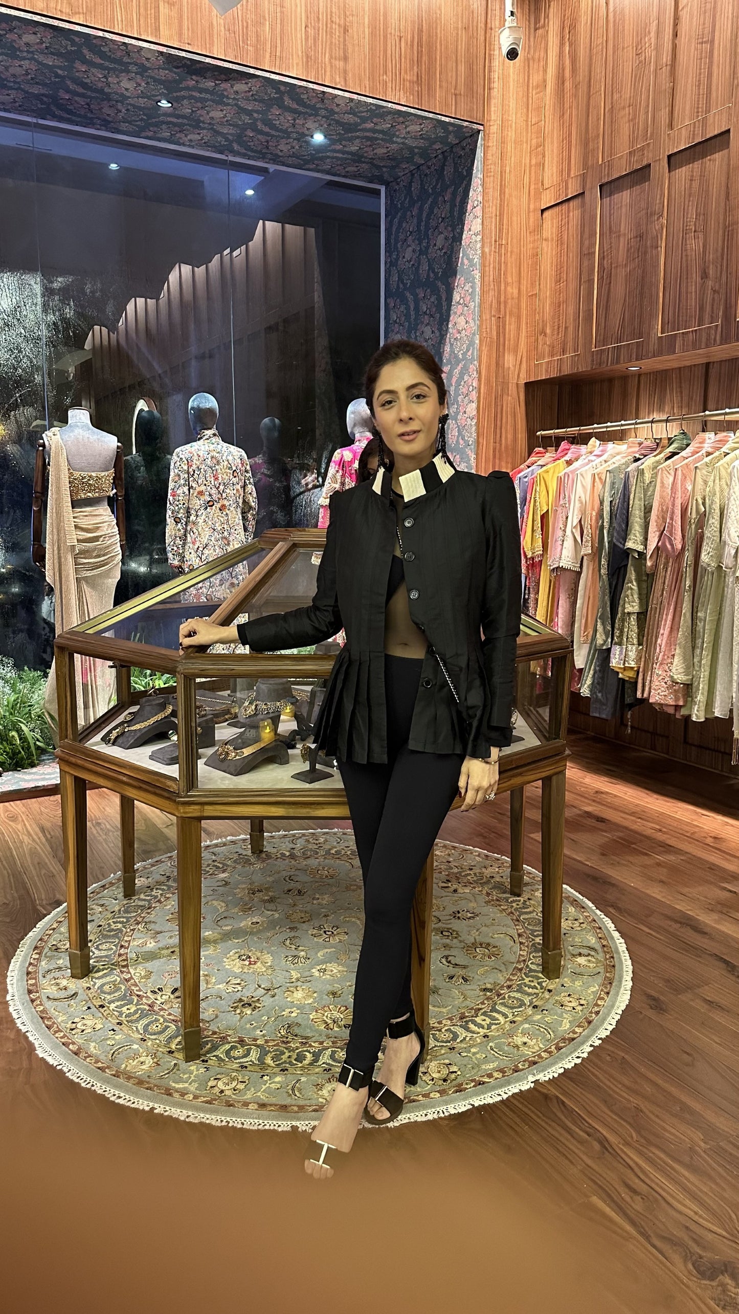 BLACK SILK PLEAT JACKET